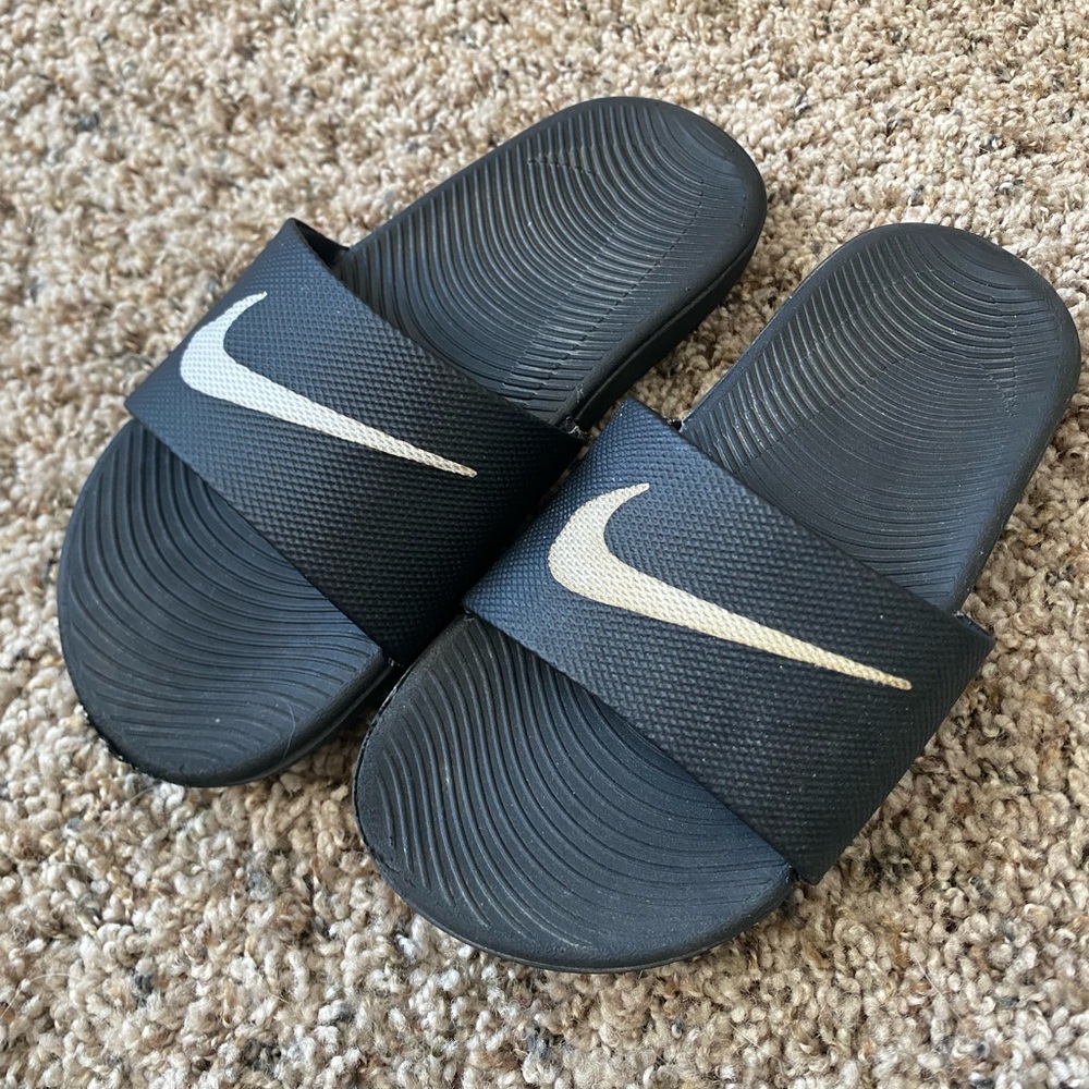 Boys Nike slides and tennis shoes, size 1.